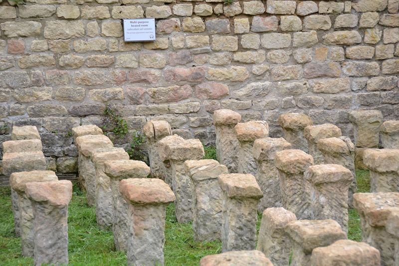 Pilastrini di un riscaldamento romano a pavimento (ipocausto) in una villa in Inghilterra