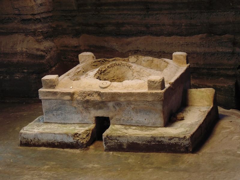 Restanzas archeologicas d'in temazcal da crap a Joya de Cerén, El Salvador